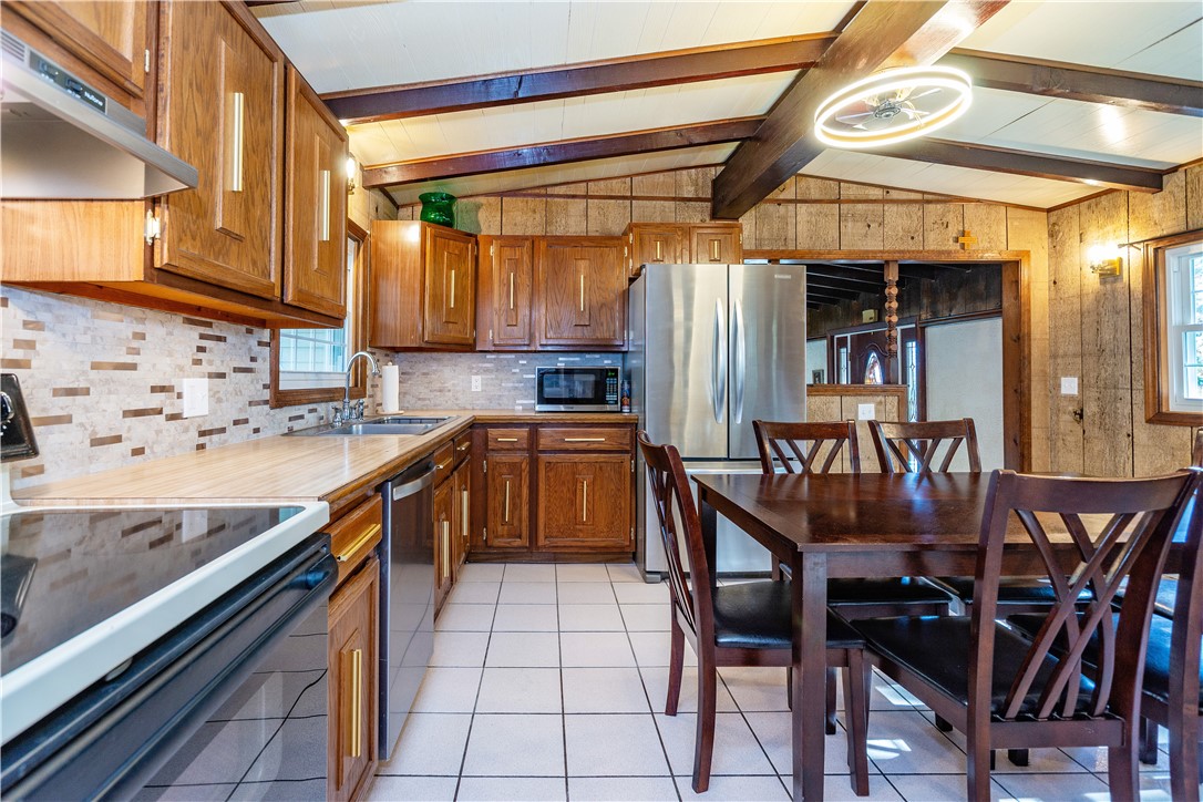 Coventry, Rhode Island 02816, United States, 4 Bedrooms Bedrooms, ,3 BathroomsBathrooms,Residential,Active,232262