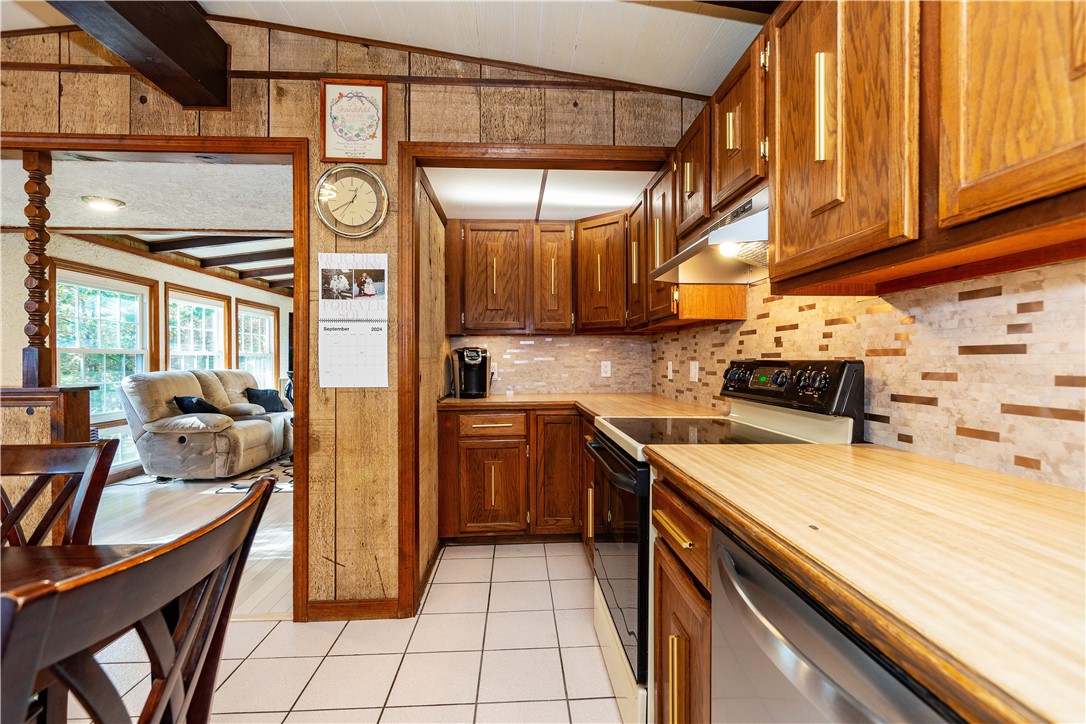 Coventry, Rhode Island 02816, United States, 4 Bedrooms Bedrooms, ,3 BathroomsBathrooms,Residential,Active,232262