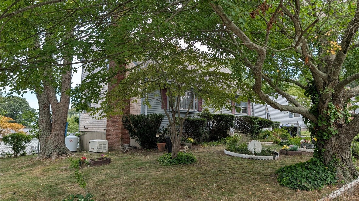 7 Charlotte Drive