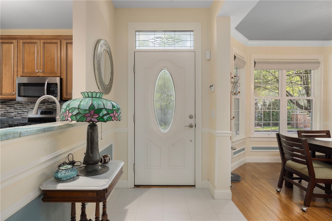 315 Old River Road 6