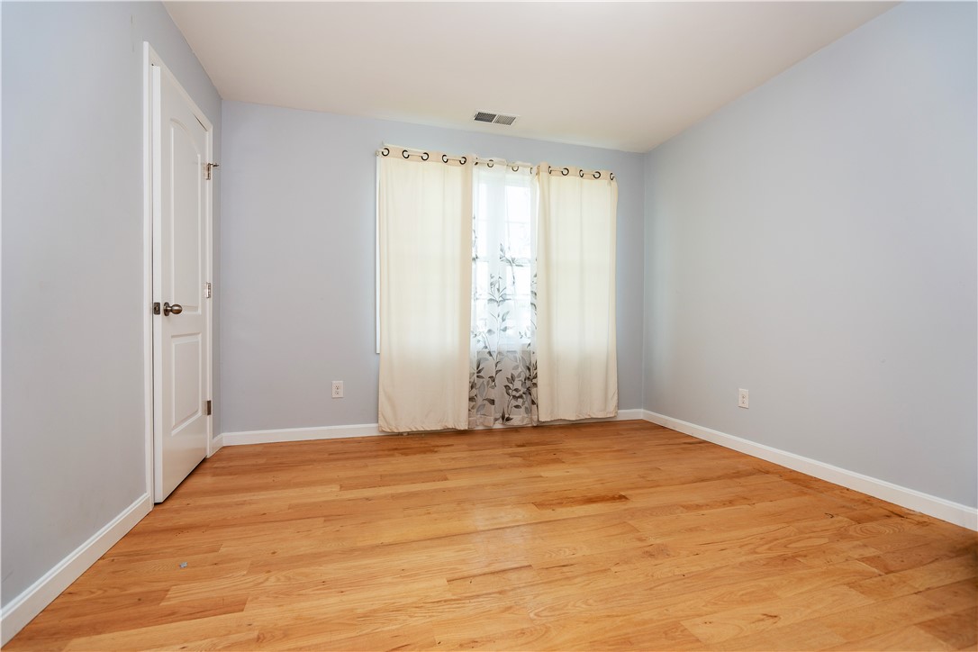 East Providence, Rhode Island 02914, United States, 4 Bedrooms Bedrooms, ,2 BathroomsBathrooms,Residential,Active,186686