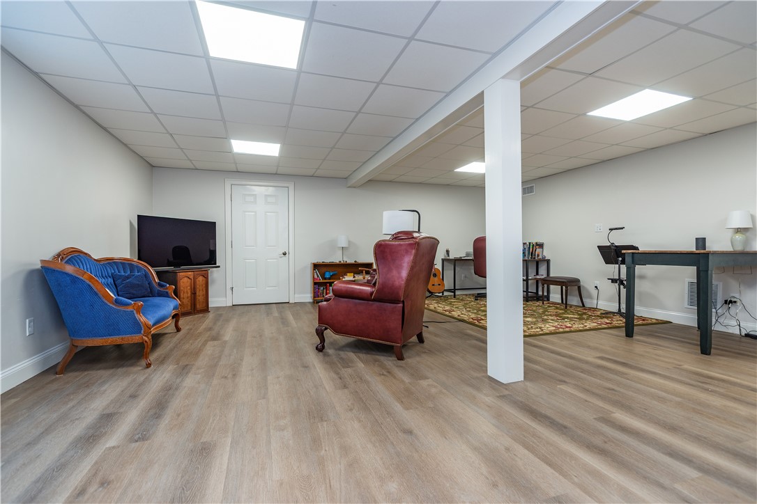 Coventry, Rhode Island 02816, United States, 2 Bedrooms Bedrooms, ,3 BathroomsBathrooms,Residential,Active,192756