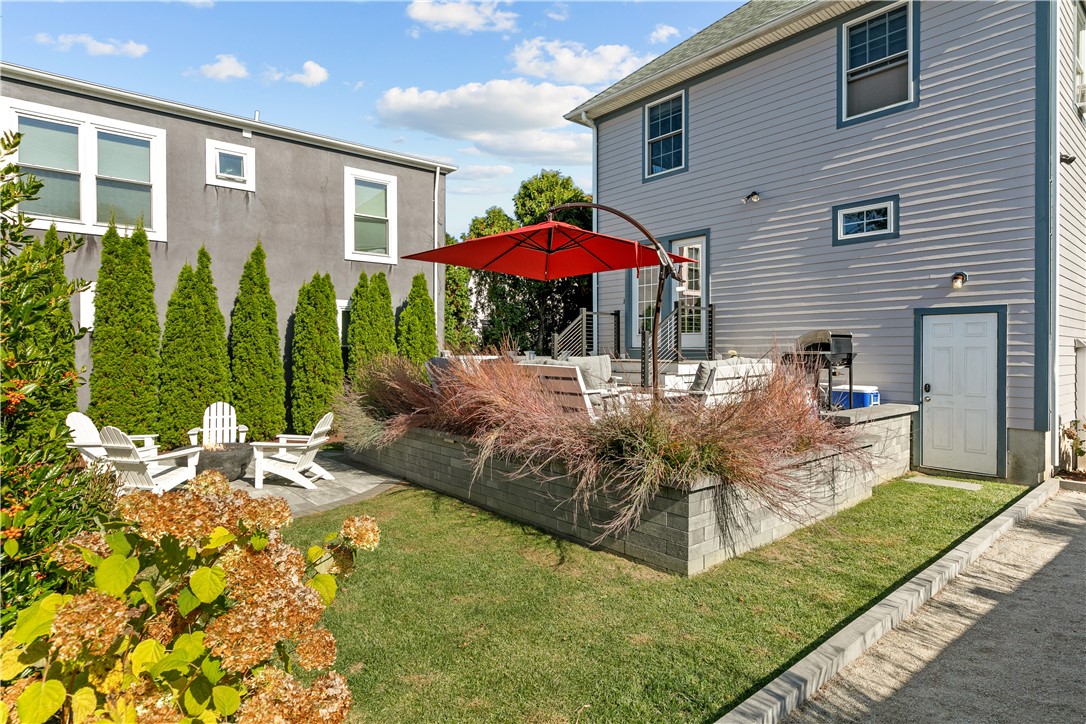 Newport, Rhode Island 02840, United States, 4 Bedrooms Bedrooms, ,2 BathroomsBathrooms,Residential,Active,37580