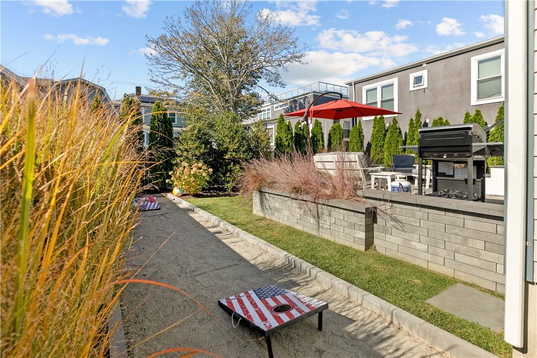 Newport, Rhode Island 02840, United States, 4 Bedrooms Bedrooms, ,2 BathroomsBathrooms,Residential,Active,37580