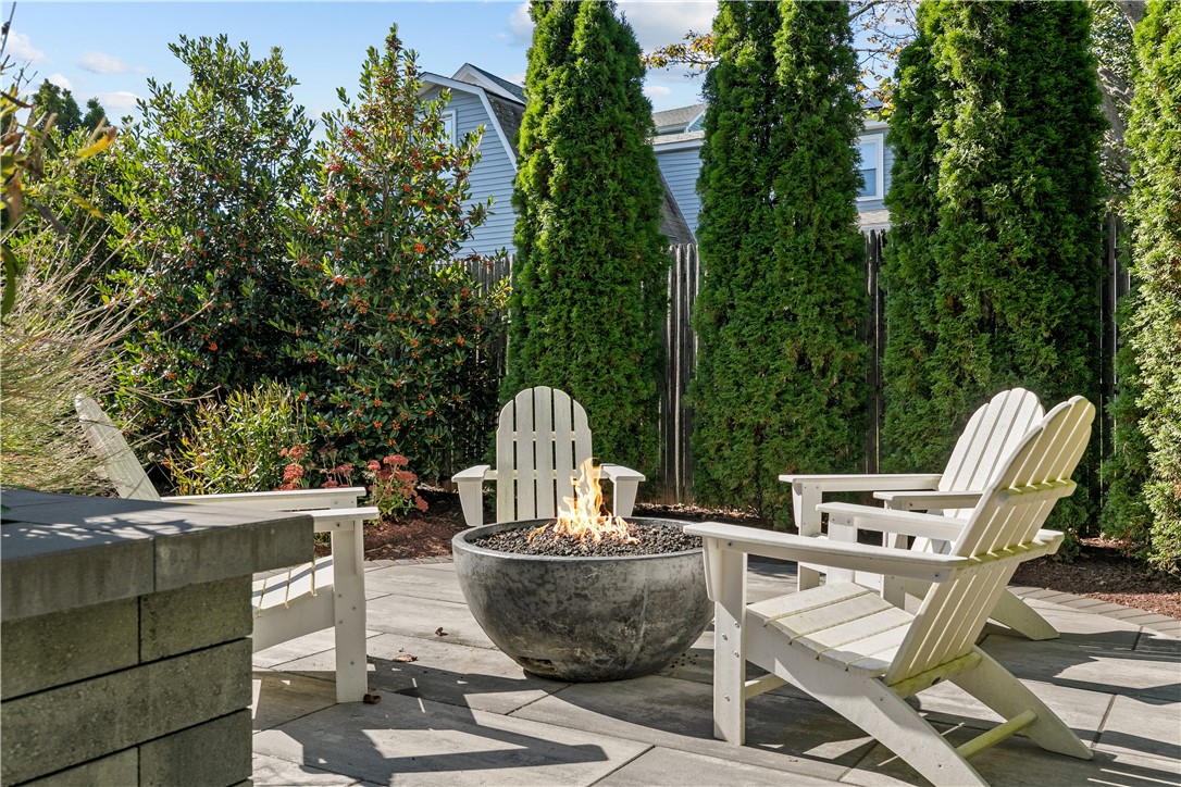 Newport, Rhode Island 02840, United States, 4 Bedrooms Bedrooms, ,2 BathroomsBathrooms,Residential,Active,37580