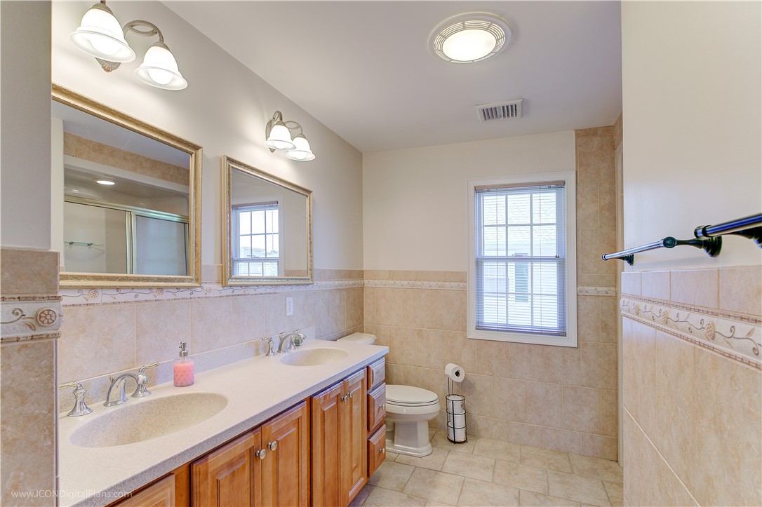 Newport, Rhode Island 02840, United States, 4 Bedrooms Bedrooms, ,2 BathroomsBathrooms,Residential,Active,37580