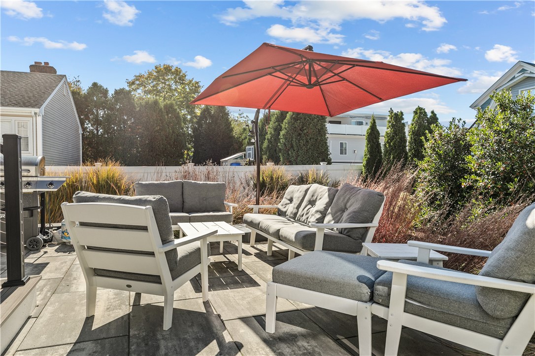 Newport, Rhode Island 02840, United States, 4 Bedrooms Bedrooms, ,2 BathroomsBathrooms,Residential,Active,37580