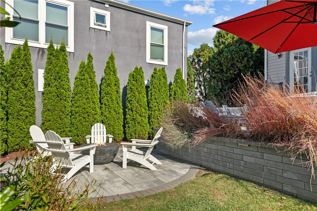 Newport, Rhode Island 02840, United States, 4 Bedrooms Bedrooms, ,2 BathroomsBathrooms,Residential,Active,37580