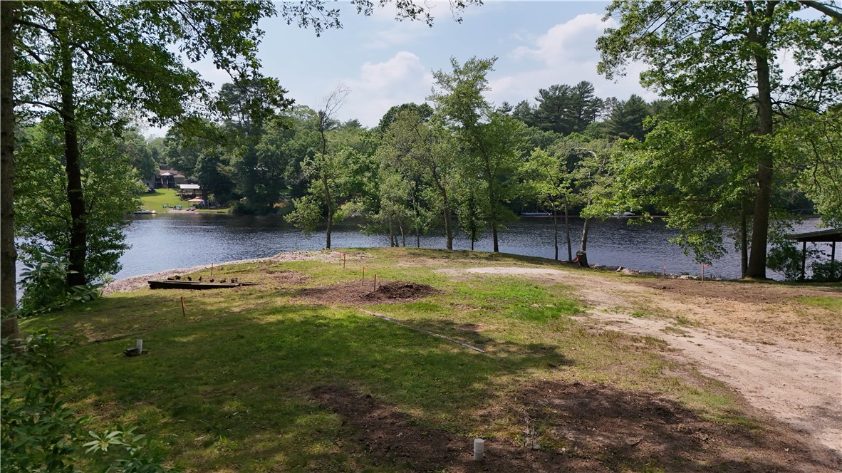 3 Lakeside Drive