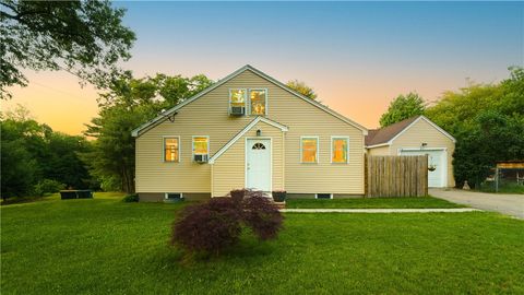 Single Family Residence in Smithfield RI 231 Old County Road.jpg