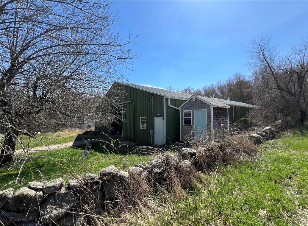 2552 Ten Rod Road A