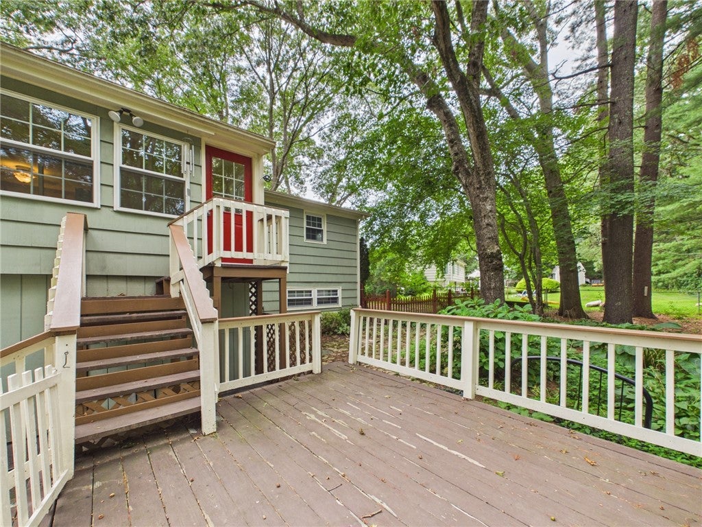 77 Surrey Lane