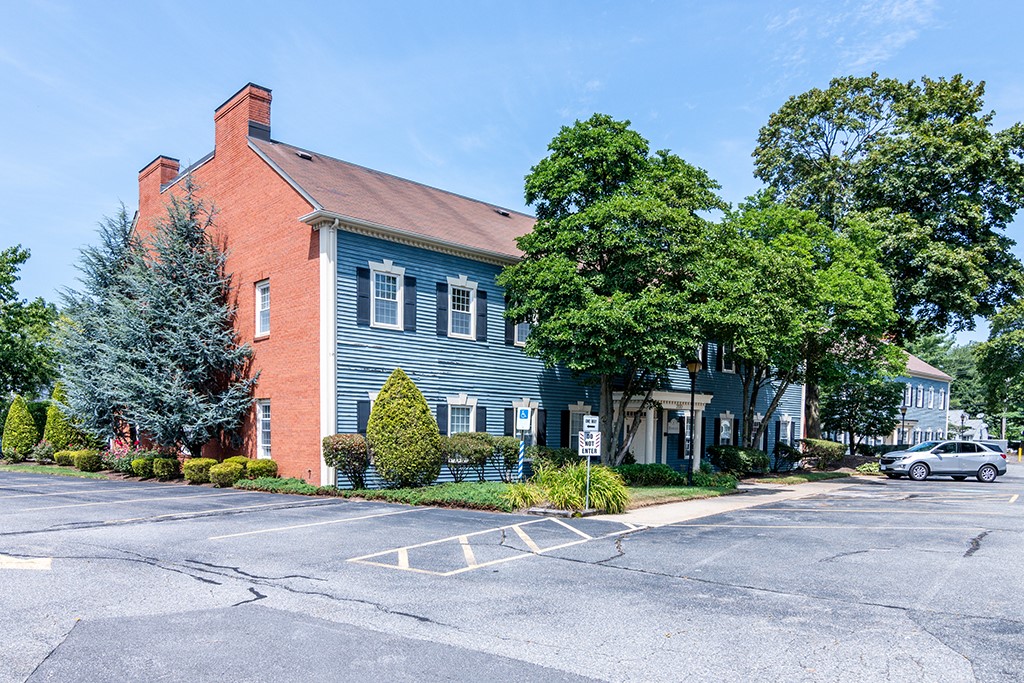 400 Massasoit Avenue 307&308