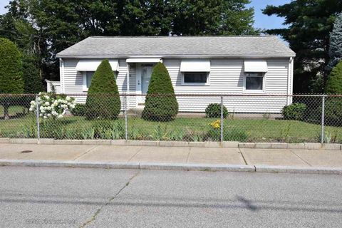 Single Family Residence in Pawtucket RI 68 Maryland Avenue.jpg