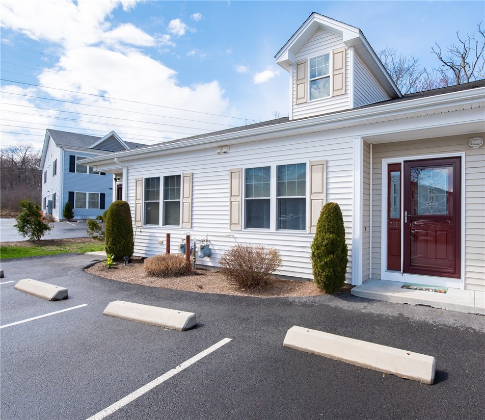 7 Gray Coach Lane 711