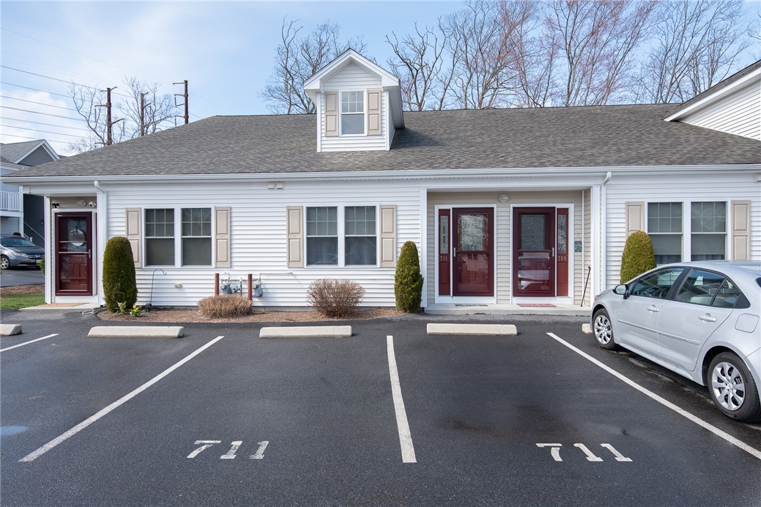 7 Gray Coach Lane 711