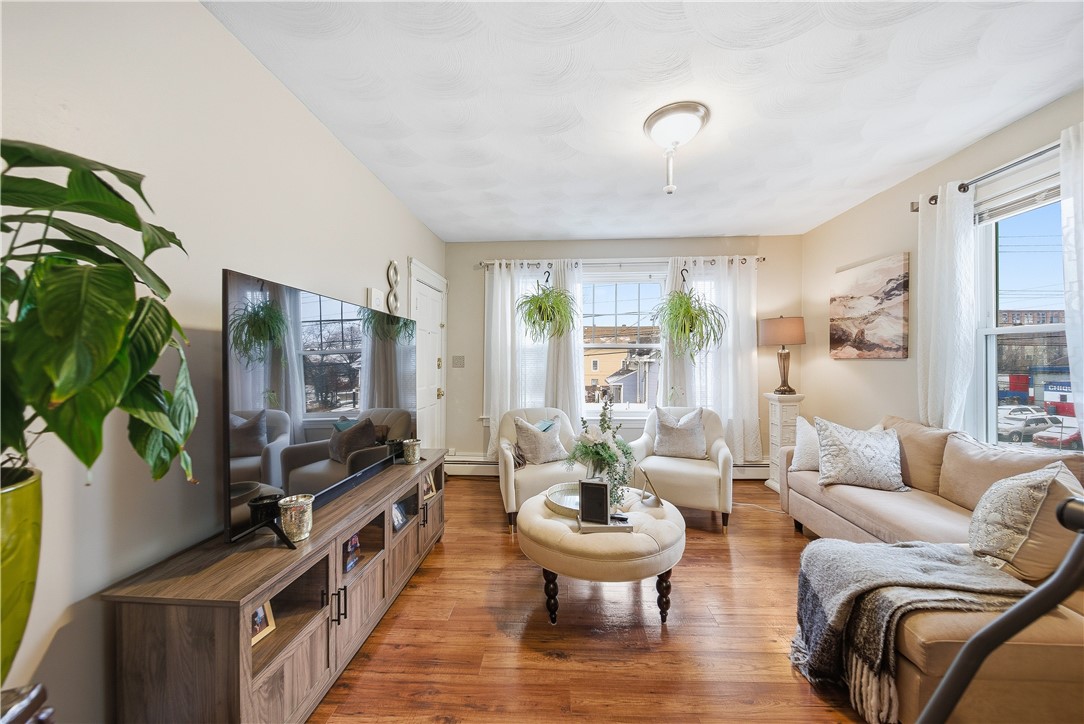 616 Lonsdale Avenue 618