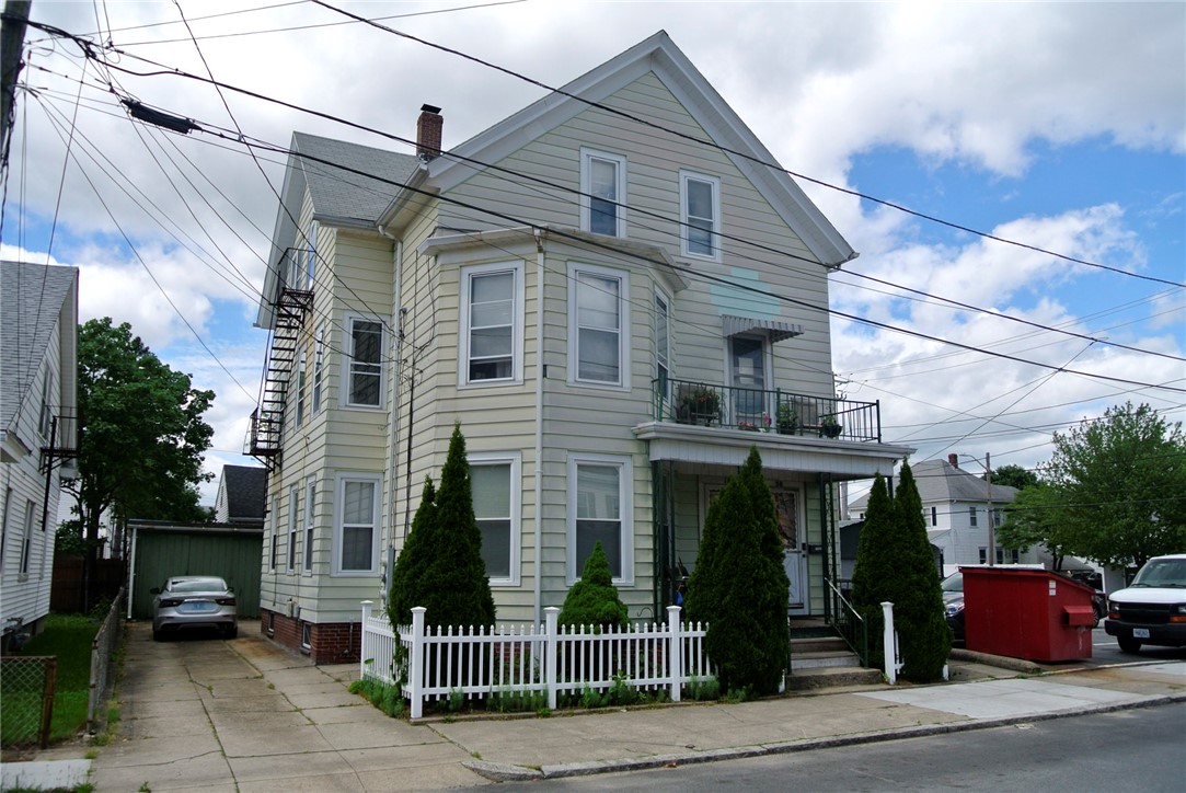 18 Standish Avenue