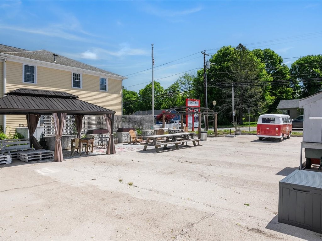 211 Main Street 203
