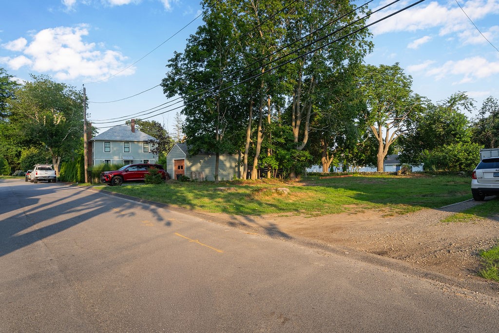 128 Peck Avenue
