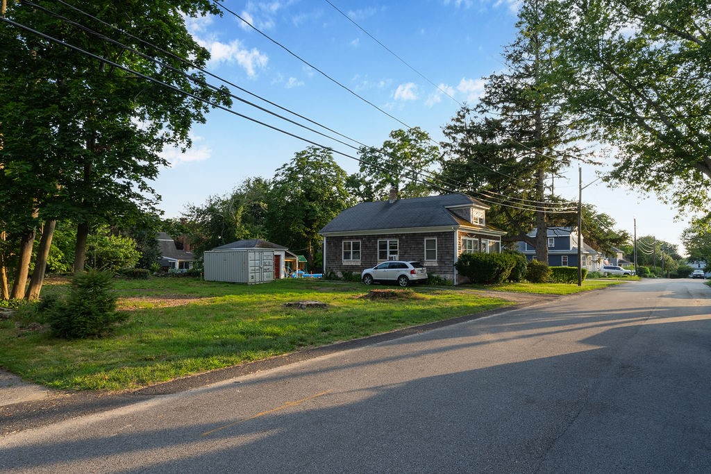 128 Peck Avenue