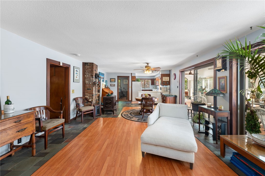 Richmond, Rhode Island 02892, United States, 3 Bedrooms Bedrooms, ,2 BathroomsBathrooms,Residential,Active,233401