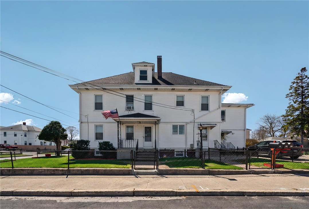 476 Grand Avenue