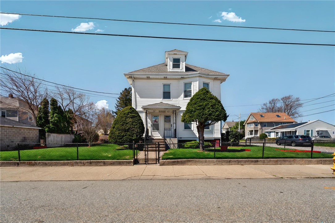 476 Grand Avenue