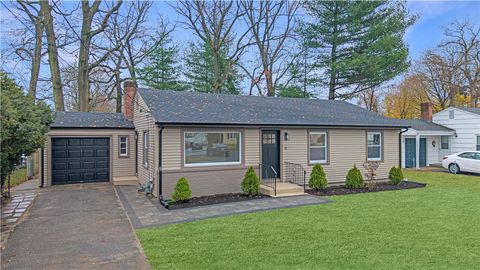 6 Hilton Avenue East Providence RI 02915