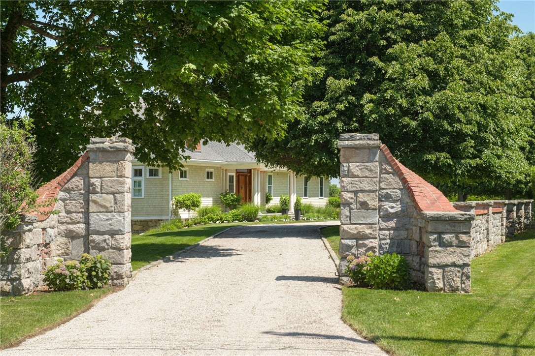 4 Foster Cove Road