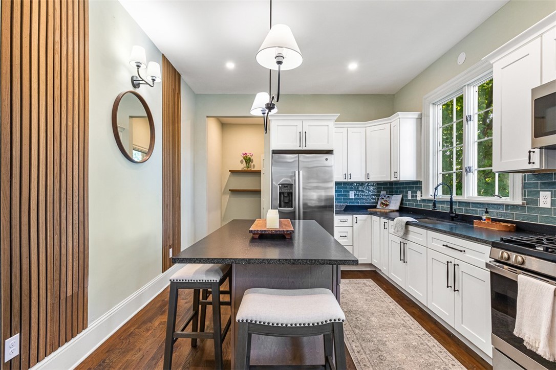 60 Bainbridge Avenue 2