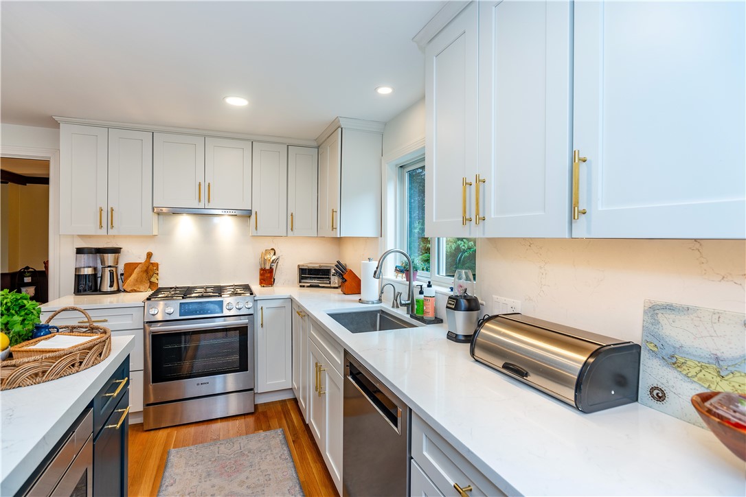 North Kingstown, Rhode Island 02852, United States, 4 Bedrooms Bedrooms, ,4 BathroomsBathrooms,Residential,Active,174927