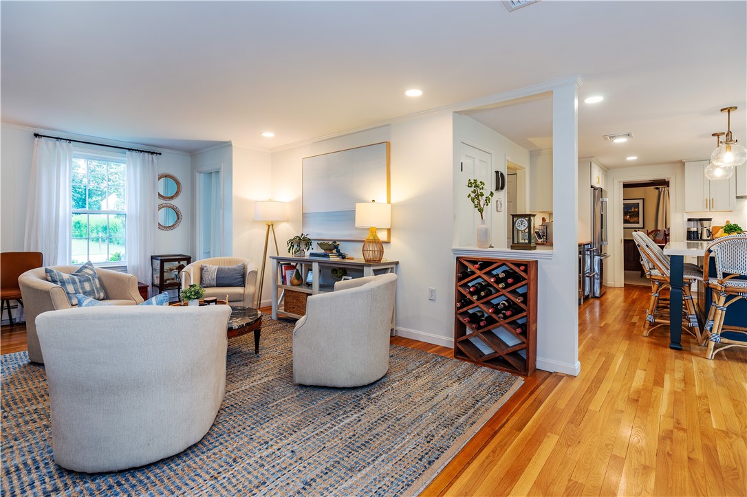 North Kingstown, Rhode Island 02852, United States, 4 Bedrooms Bedrooms, ,4 BathroomsBathrooms,Residential,Active,174927