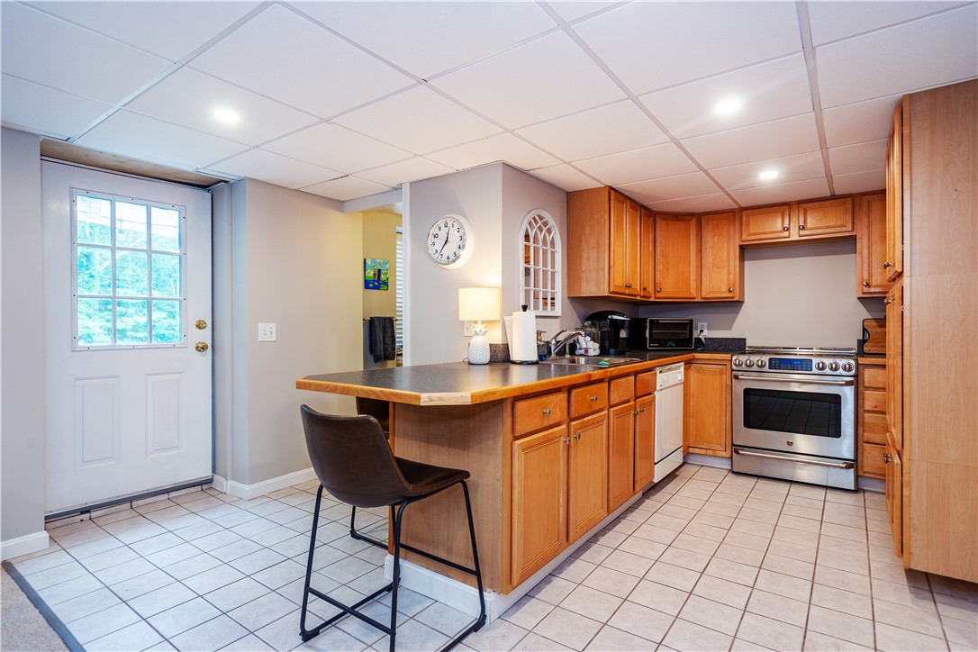 North Kingstown, Rhode Island 02852, United States, 4 Bedrooms Bedrooms, ,4 BathroomsBathrooms,Residential,Active,174927