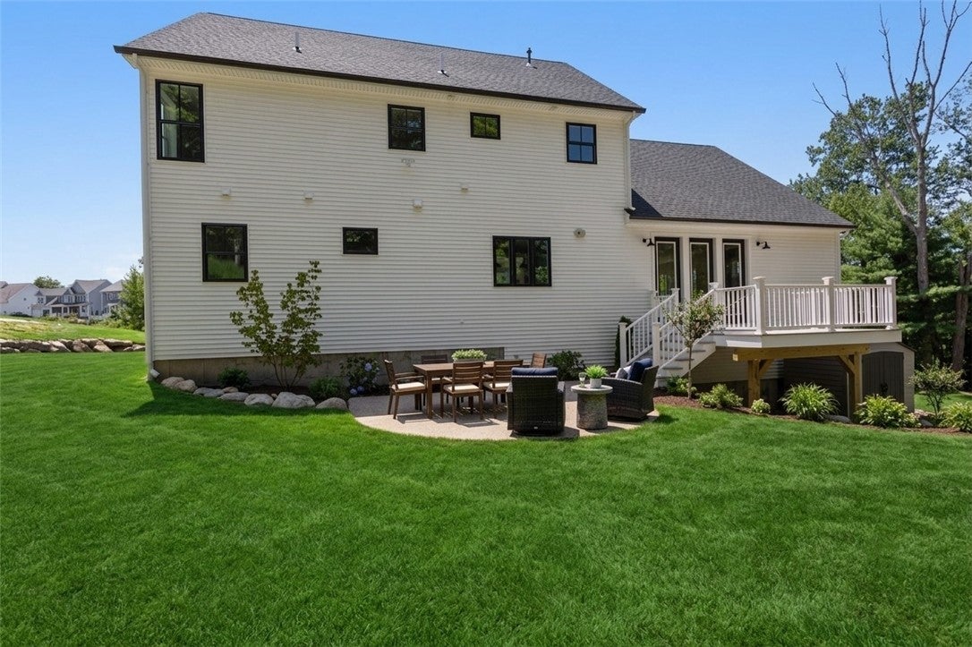 15 Tuscan Ct, Cumberland, RI, 02864, USA, 4 Bedrooms Bedrooms, ,4 BathroomsBathrooms,Residential,Active,15 Tuscan Ct,1418913