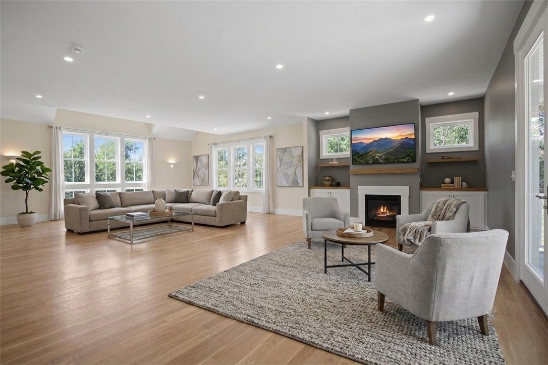 15 Tuscan Ct, Cumberland, RI, 02864, USA, 4 Bedrooms Bedrooms, ,4 BathroomsBathrooms,Residential,Active,15 Tuscan Ct,1418913