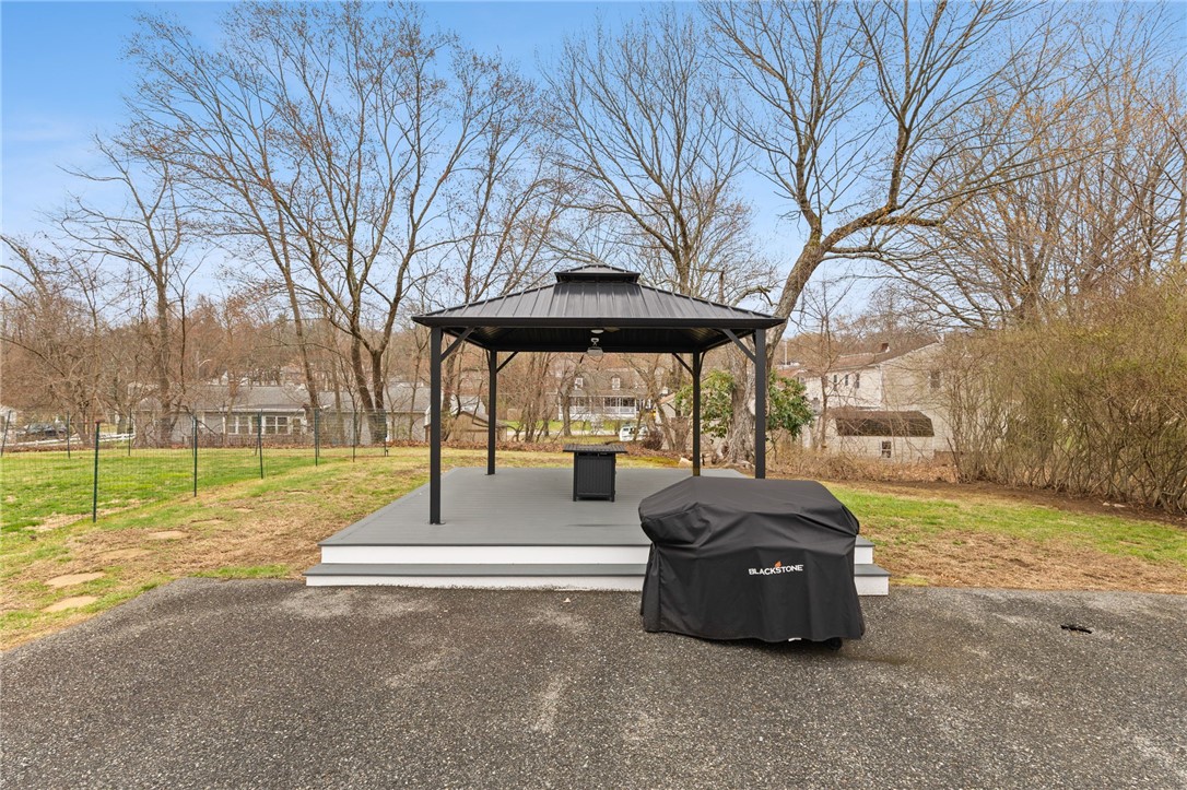 11 Sayles Hill Road