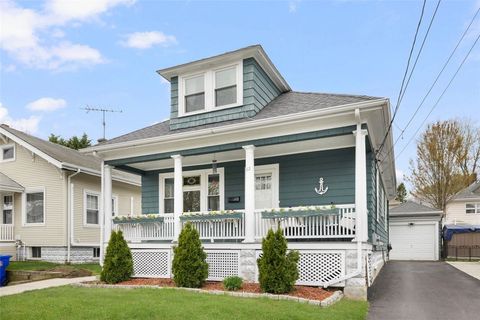 62 Peckham Avenue North Providence RI 02908