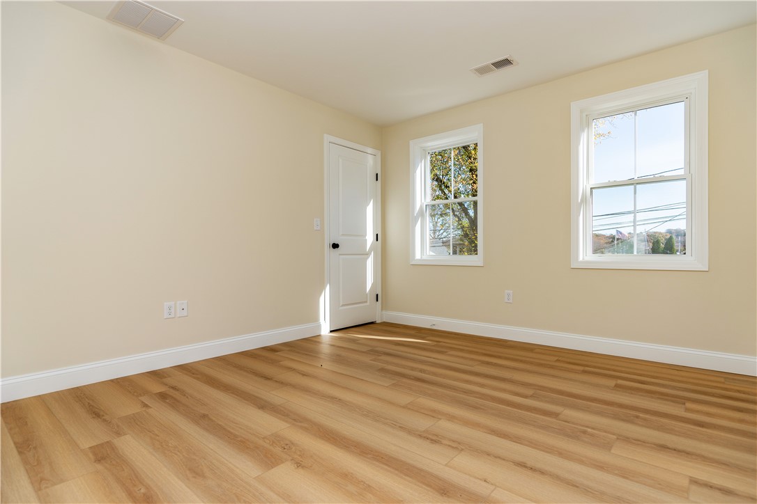 Warwick, Rhode Island 02889, United States, 3 Bedrooms Bedrooms, ,3 BathroomsBathrooms,Residential,Pending,15355