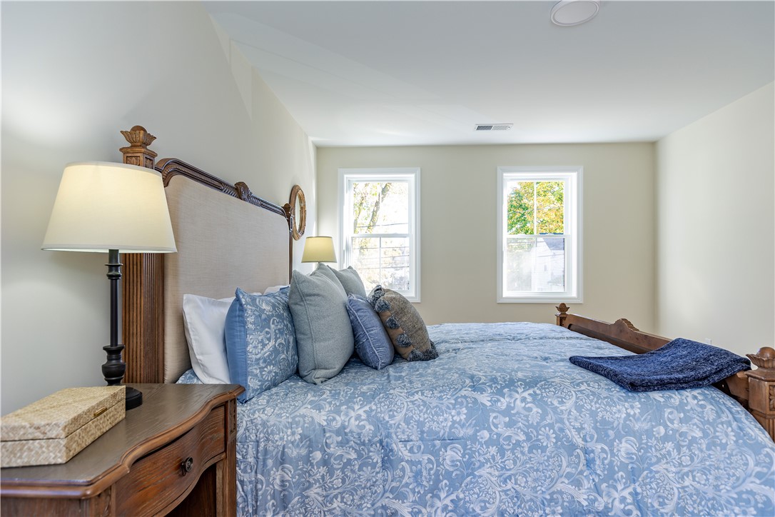 Warwick, Rhode Island 02889, United States, 3 Bedrooms Bedrooms, ,3 BathroomsBathrooms,Residential,Pending,15355