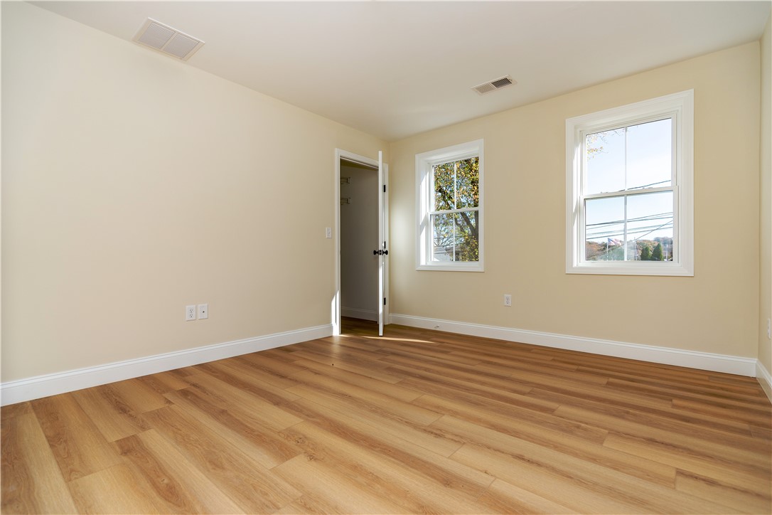 Warwick, Rhode Island 02889, United States, 3 Bedrooms Bedrooms, ,3 BathroomsBathrooms,Residential,Pending,15355