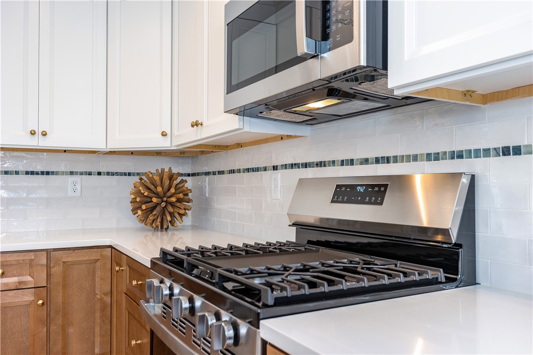 Warwick, Rhode Island 02889, United States, 3 Bedrooms Bedrooms, ,3 BathroomsBathrooms,Residential,Pending,15355