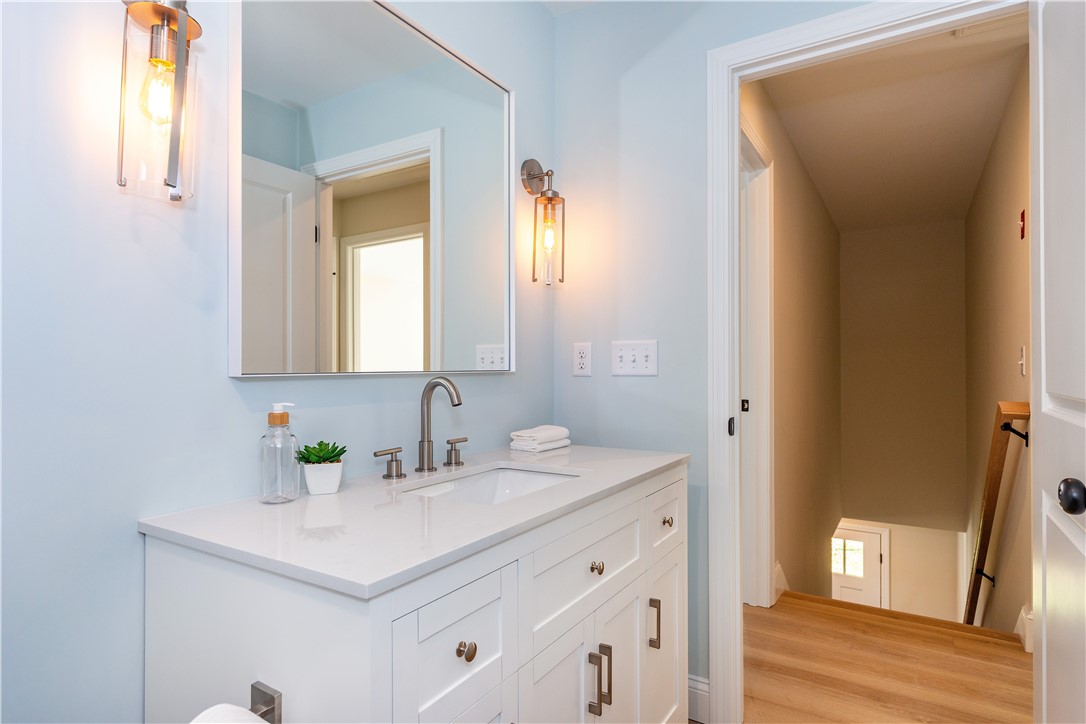 Warwick, Rhode Island 02889, United States, 3 Bedrooms Bedrooms, ,3 BathroomsBathrooms,Residential,Pending,15355