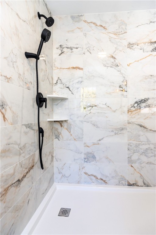 Warwick, Rhode Island 02889, United States, 3 Bedrooms Bedrooms, ,3 BathroomsBathrooms,Residential,Pending,15355