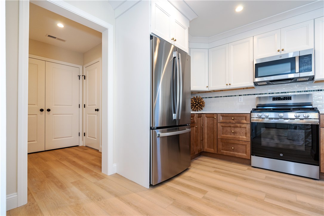 Warwick, Rhode Island 02889, United States, 3 Bedrooms Bedrooms, ,3 BathroomsBathrooms,Residential,Pending,15355