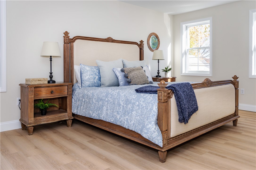 Warwick, Rhode Island 02889, United States, 3 Bedrooms Bedrooms, ,3 BathroomsBathrooms,Residential,Pending,15355