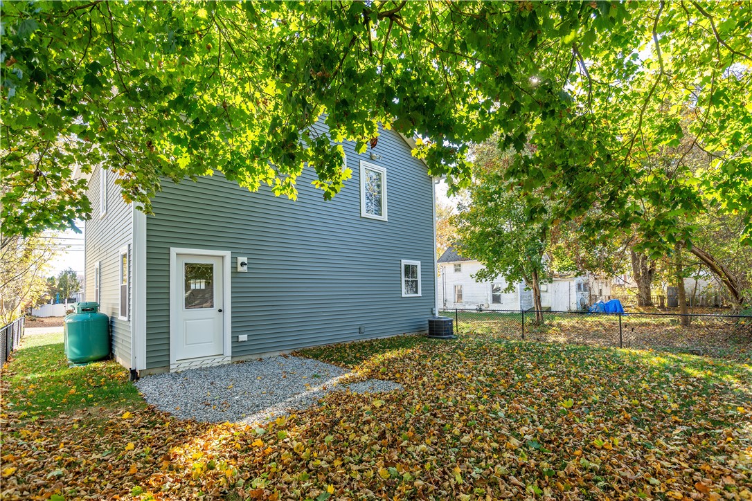 Warwick, Rhode Island 02889, United States, 3 Bedrooms Bedrooms, ,3 BathroomsBathrooms,Residential,Pending,15355