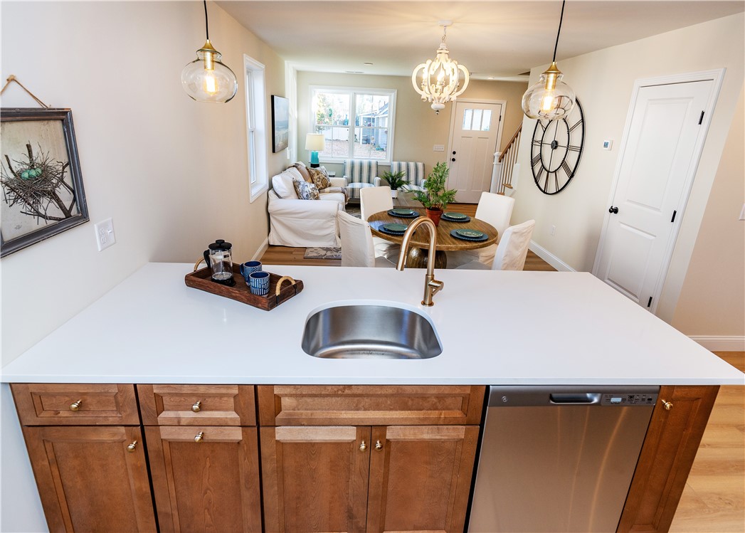 Warwick, Rhode Island 02889, United States, 3 Bedrooms Bedrooms, ,3 BathroomsBathrooms,Residential,Pending,15355