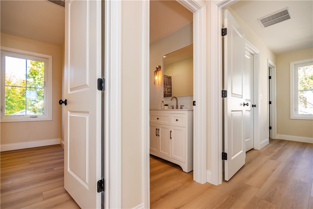 Warwick, Rhode Island 02889, United States, 3 Bedrooms Bedrooms, ,3 BathroomsBathrooms,Residential,Pending,15355