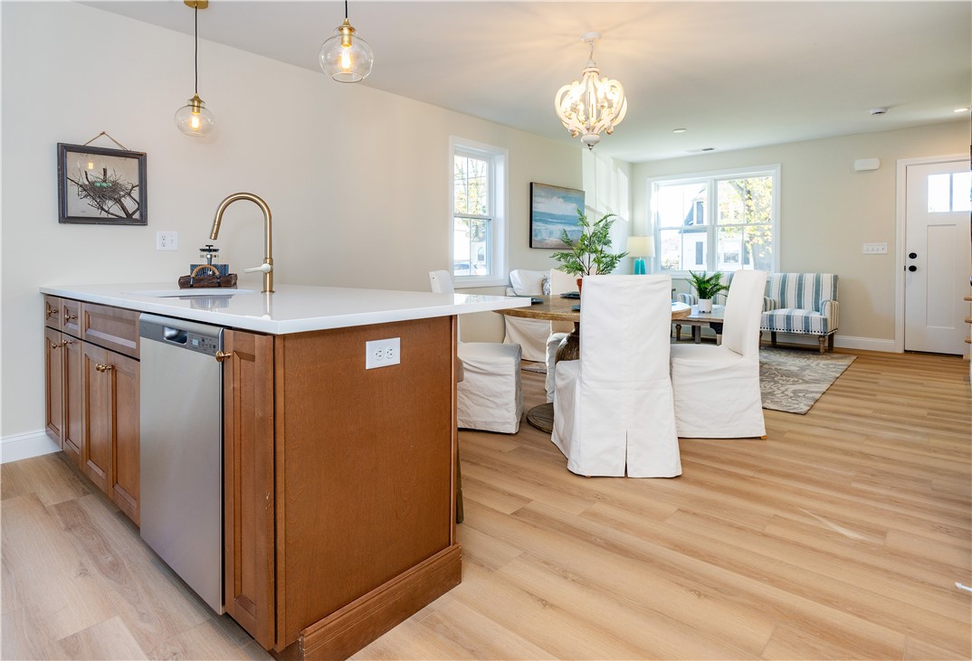 Warwick, Rhode Island 02889, United States, 3 Bedrooms Bedrooms, ,3 BathroomsBathrooms,Residential,Pending,15355